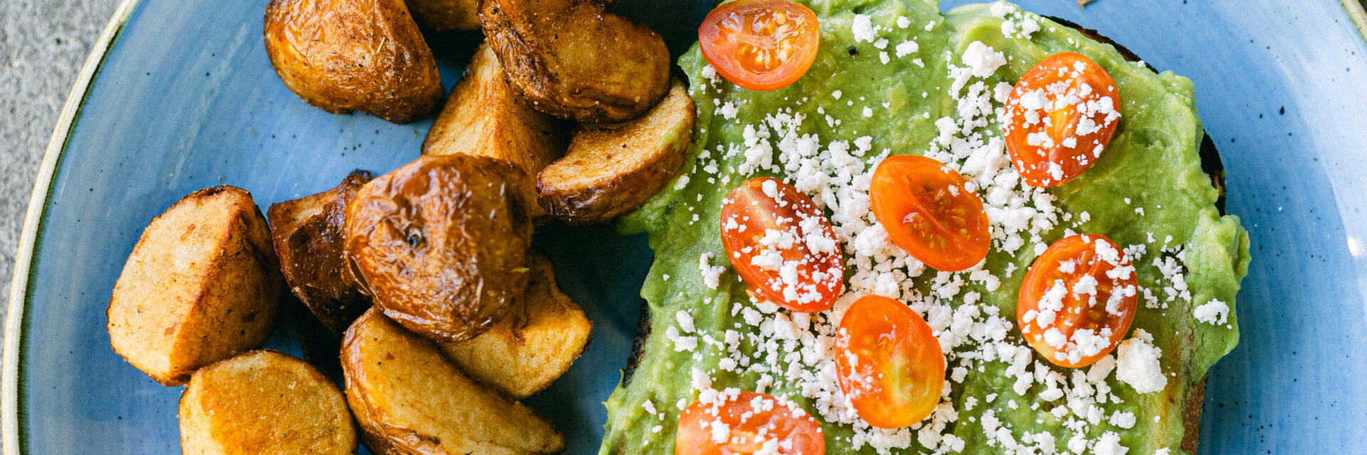 "Avocado toast served with roasted potatoes" title="Fresh avocado toast with crispy roasted potatoes" />